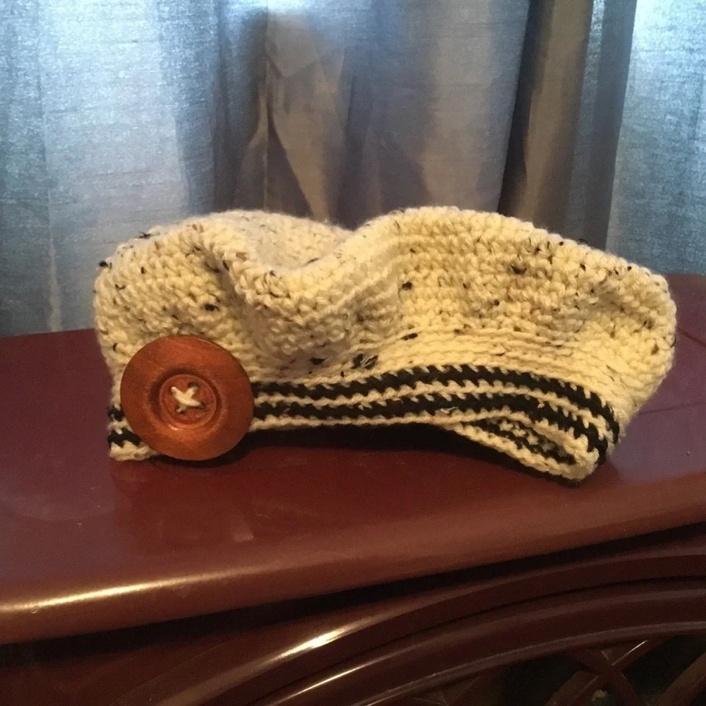 inspired Scottish style crocheted Tam and fingerless gloves made by me - Picture 5 of 9